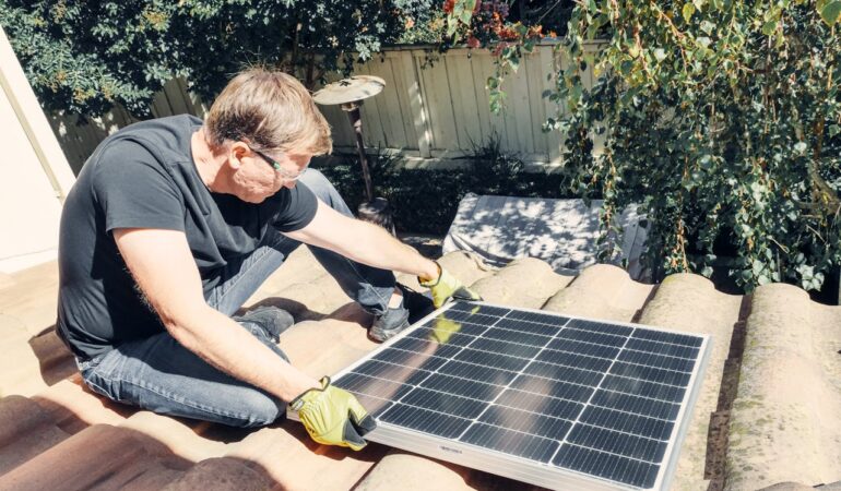 Nettoyage de panneaux solaire : comment améliorer votre rendement énergétique ?