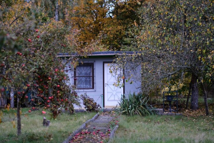 Construire un abri de stockage bois esthétique