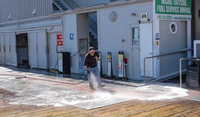 Le sable polymère résiste-t-il au nettoyeur haute pression