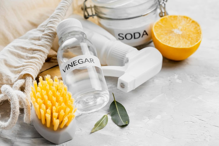 Vinaigre blanc et bicarbonate : le nettoyage pro peut-il être naturel