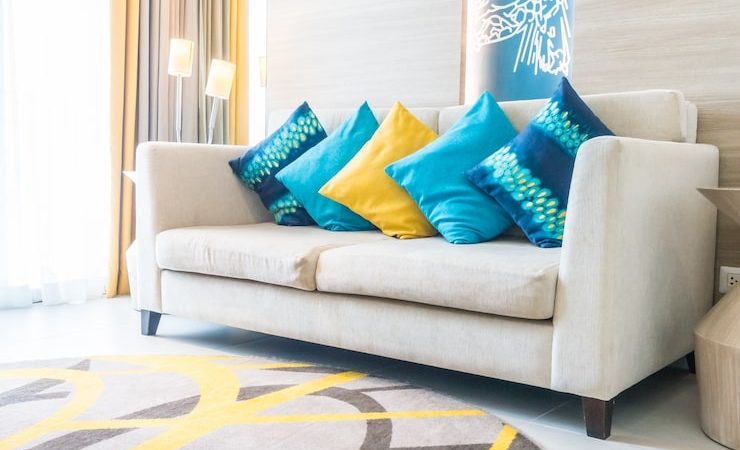 Le guide pour mixer les couleurs et les motifs de ses coussins
