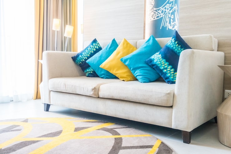 Le guide pour mixer les couleurs et les motifs de ses coussins