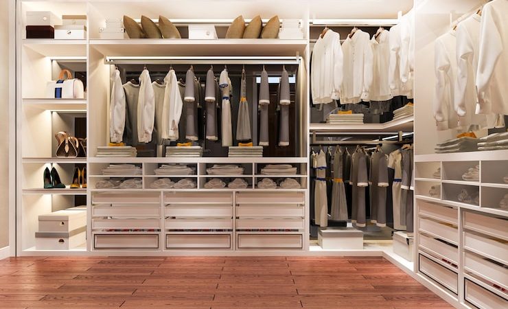 Dressing d&rsquo;angle sur mesure : l&rsquo;agencement malin pour rentabiliser l&rsquo;espace