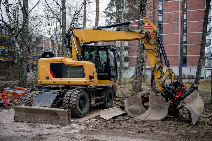Terrassement, VRD, démolition : les engins lourds utilisés sur le terrain